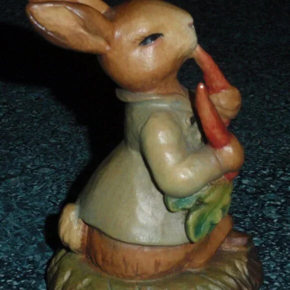 3" ANRI PETER RABBIT FIGURINE EATING 2 CARROTS VINTAGE F. WARNE COLLECTIBLE GIFT
